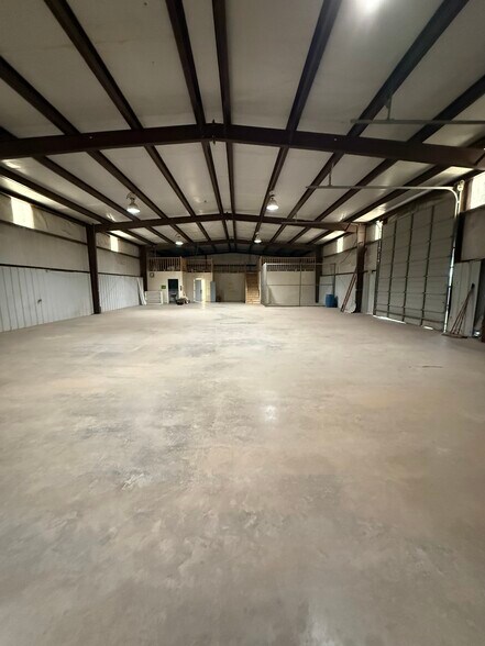 More Photos Of 2215 W Bender Blvd, Hobbs Warehouse For Lease