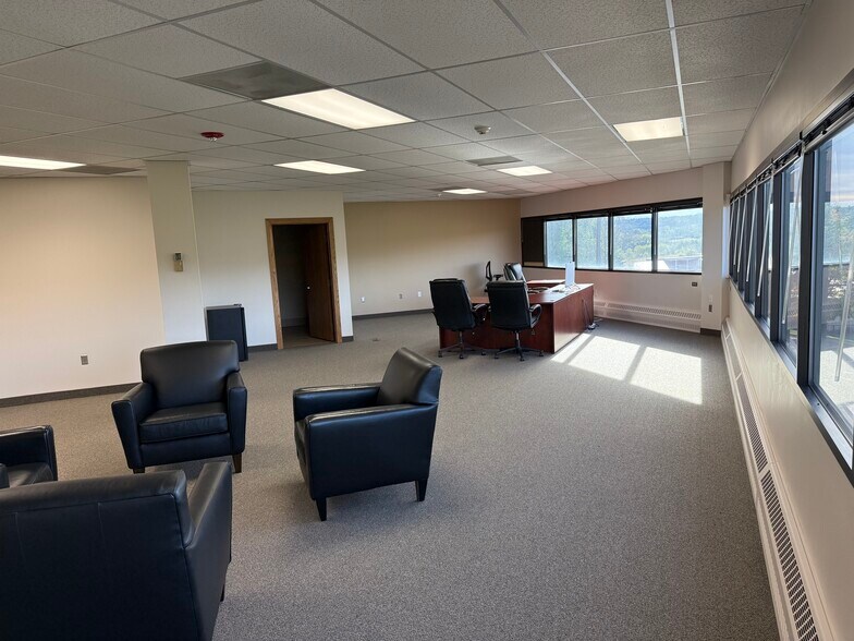 More Photos Of 186 County Road U, River Falls Office For Lease