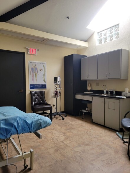 More Photos Of 919 12th Pl, Prescott Medical For Sale