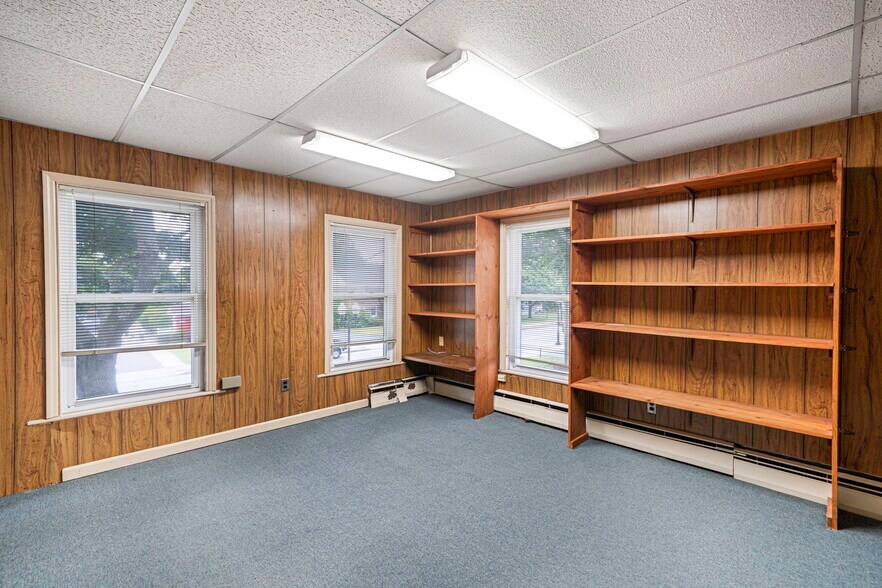 More Photos Of 147 N Ocean Ave, Patchogue Office For Sale