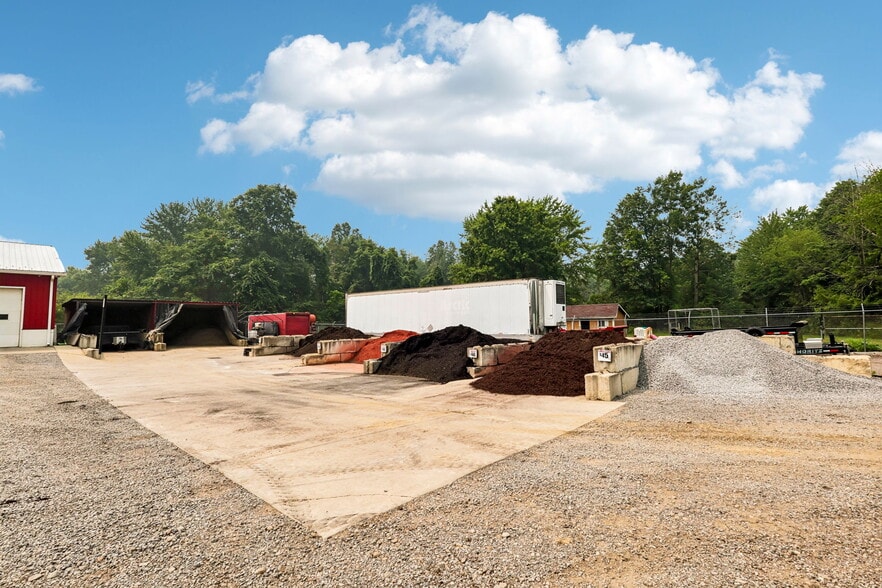 More Photos Of 3220 McCartney Rd, Youngstown General Retail For Sale