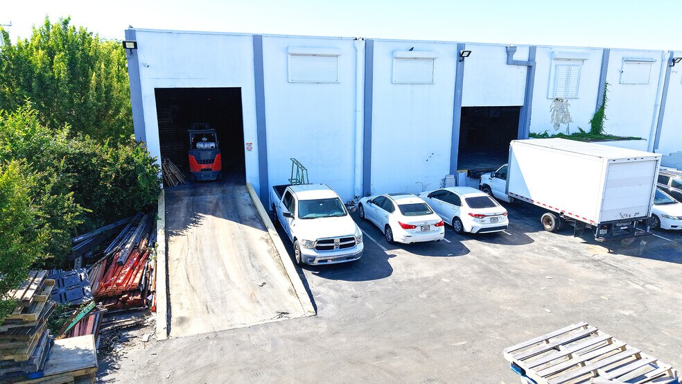 More Photos Of 7215 W 20th Ave, Hialeah Manufacturing For Sale