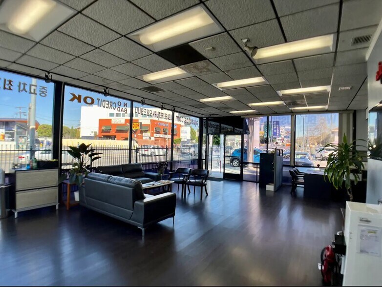 More Photos Of 3530 W Olympic Blvd, Los Angeles Storefront Retail Office For Lease