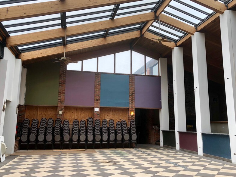 More Photos Of 6201 Joliet Rd, Countryside Hotel For Lease