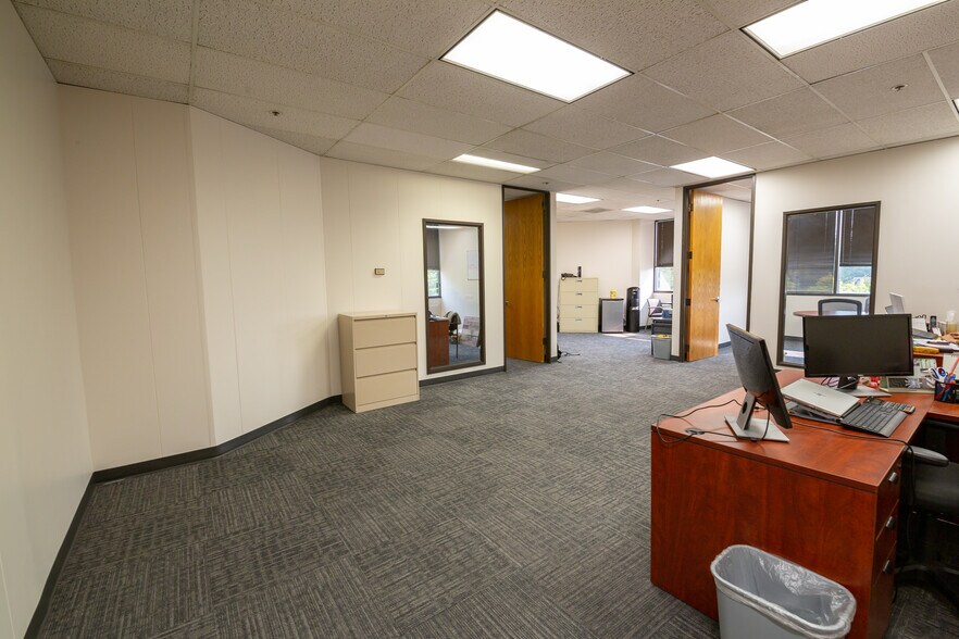 More Photos Of 6950 SW Hampton St, Tigard Office For Lease