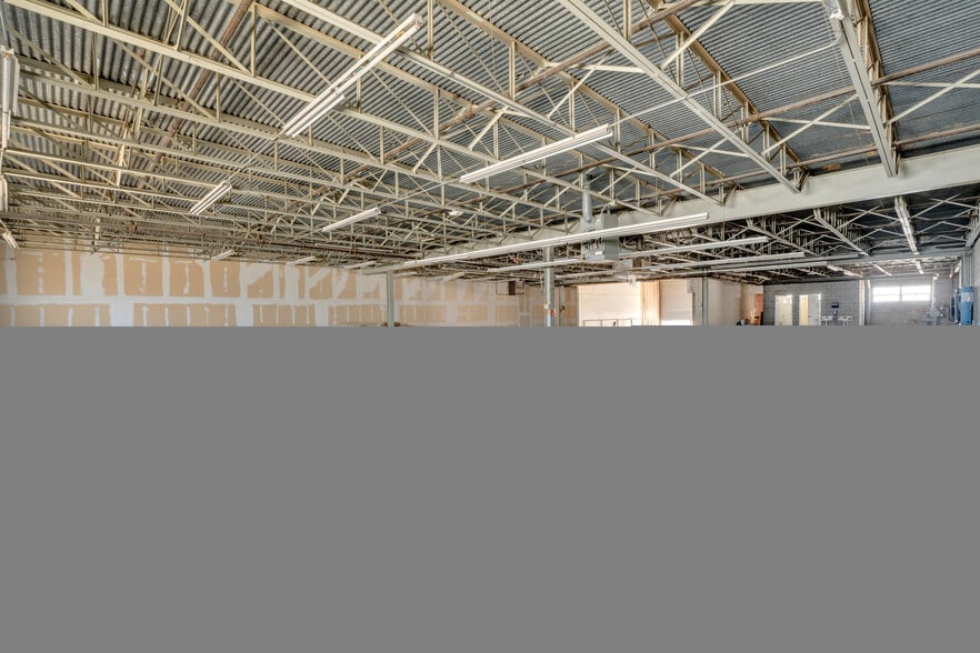More Photos Of 220 N Saint Vrain St, El Paso Light Distribution For Sale