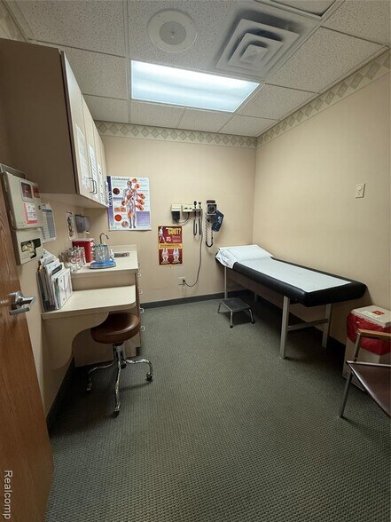More Photos Of 4007 W Court St, Flint Medical For Sale