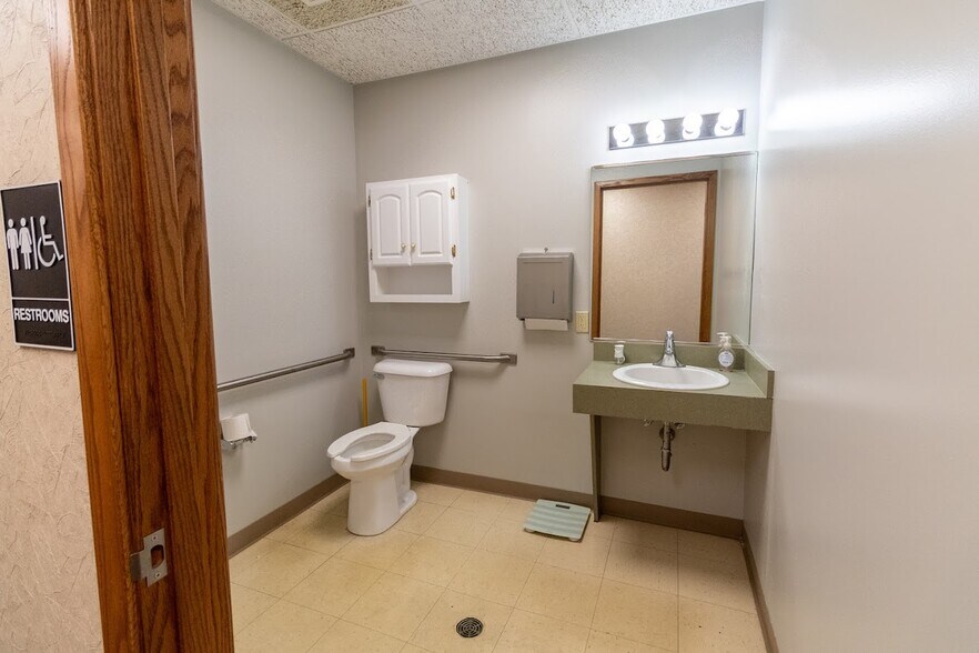 More Photos Of 833 E 16th St, Holland Bank For Lease