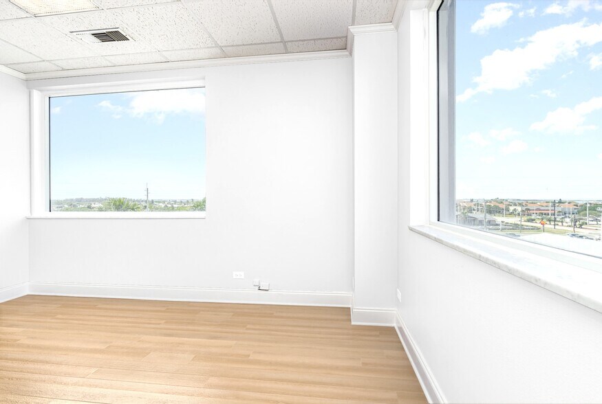 More Photos Of 1980 N Atlantic Ave, Cocoa Beach Medical For Lease