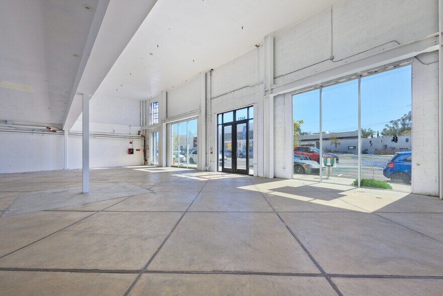 More Photos Of 8451 Melrose Ave, West Hollywood Storefront For Lease