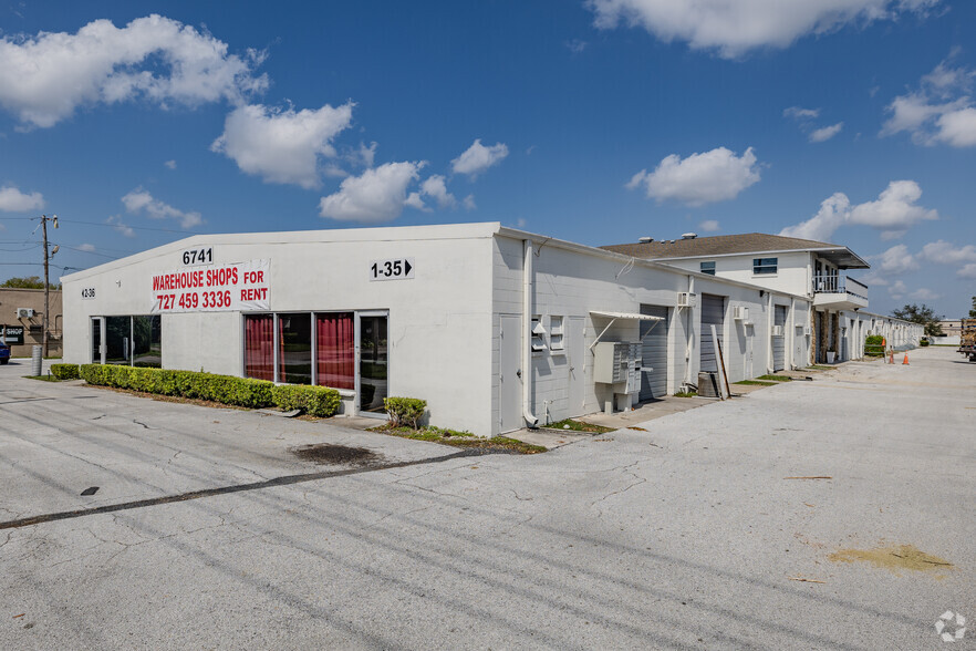 Primary Photo Of 6741 102nd Ave, Pinellas Park Self Storage For Lease