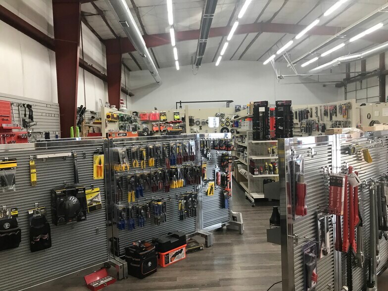 More Photos Of 510 S Federal Blvd, Riverton Industrial For Sale