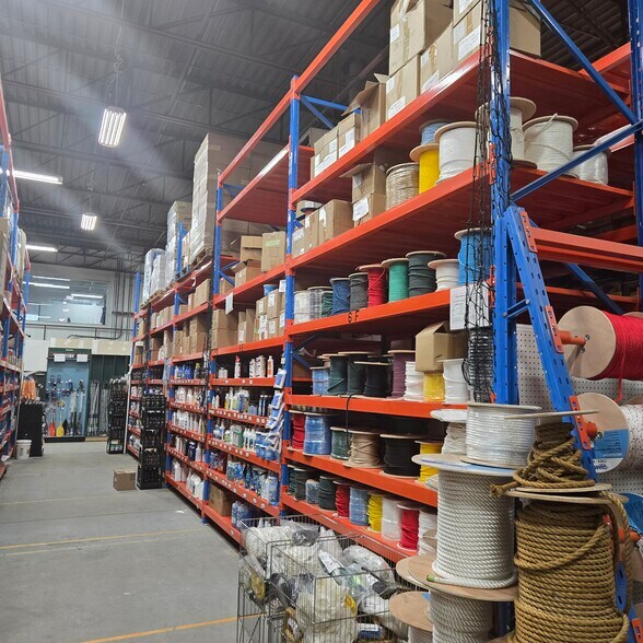 More Photos Of 440 Boul Industriel, St-Eustache Warehouse For Sale