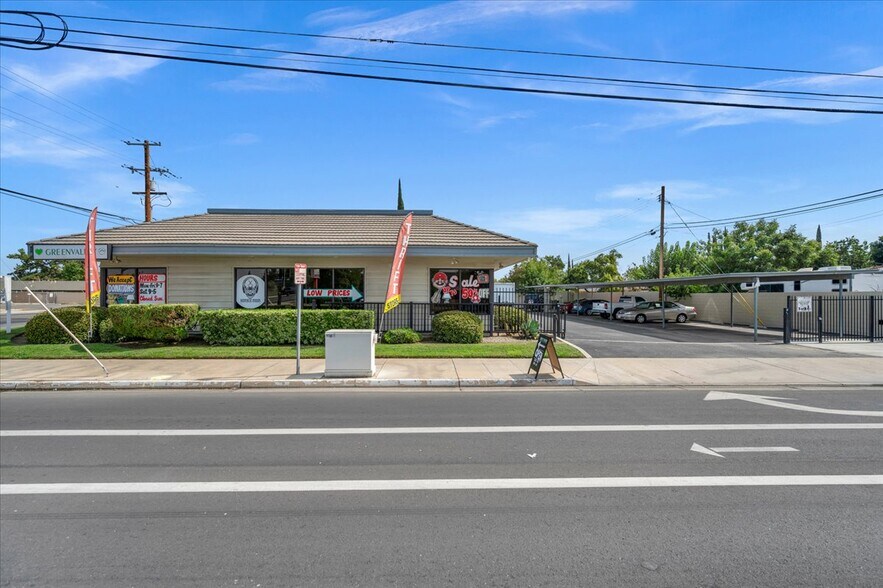 More Photos Of 445 W Dakota Ave, Fresno Office Residential For Sale
