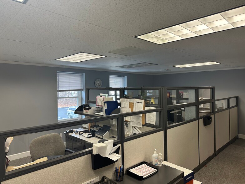 More Photos Of 1004 Princetown Rd, Schenectady Office For Lease