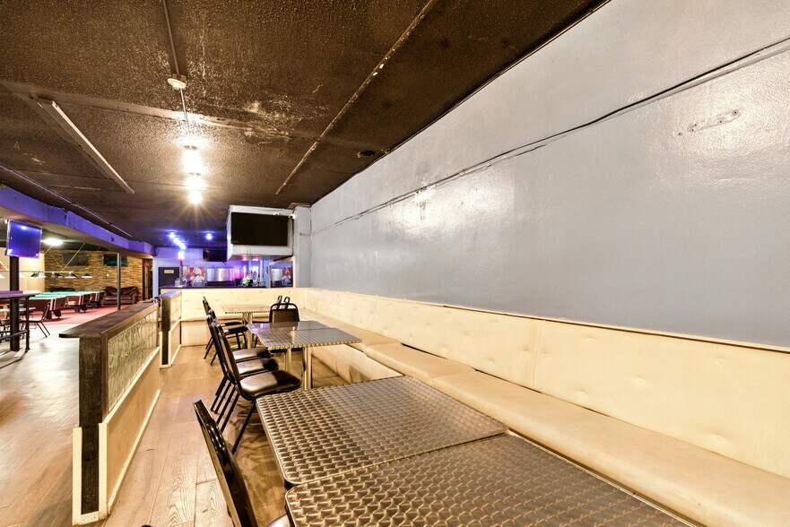 More Photos Of 8604 Jensen Dr, Houston Bar For Sale