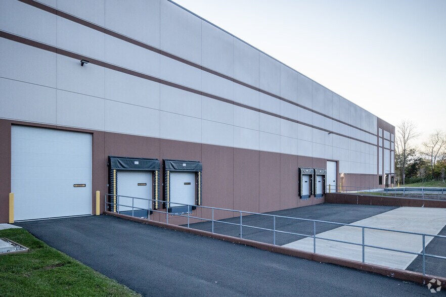 More Photos Of 45 Jiffy Rd, Somerset Warehouse For Lease