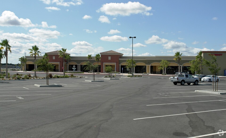 More Photos Of 100 E Robertson Blvd, Chowchilla Unknown For Lease