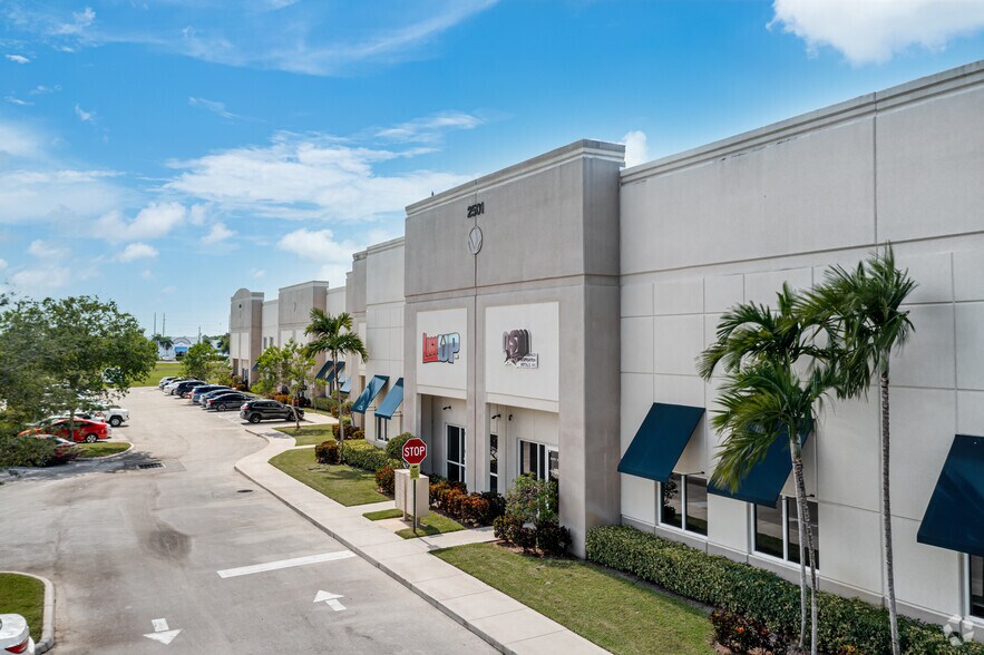 More Photos Of 2501 NW 34th Pl, Pompano Beach Warehouse For Lease