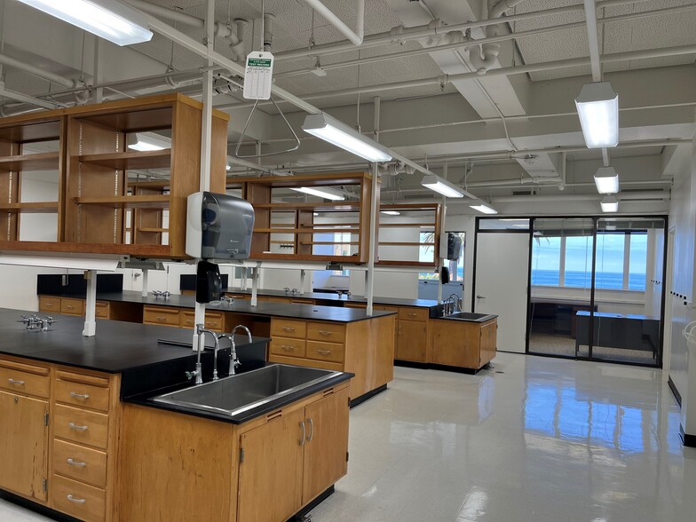 More Photos Of 505 Coast Blvd S, La Jolla Office For Lease