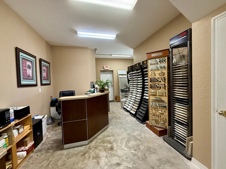 More Photos Of 2914 Kenilworth Blvd, Sebring Industrial For Sale