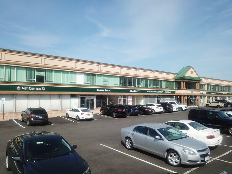 More Photos Of 950-970 S Broadway, Hicksville Office For Lease