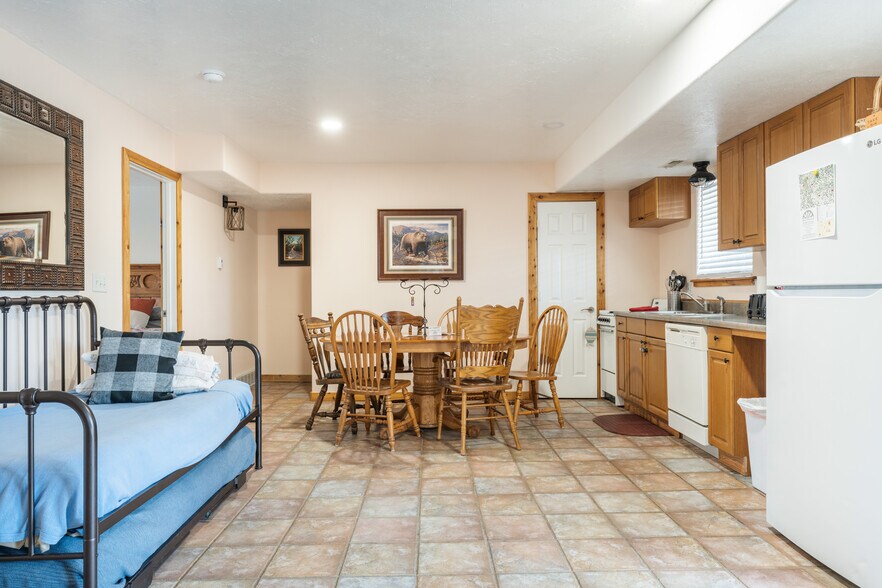 More Photos Of 11550 Pigeon Hollow Rd, Spring City Hotel For Sale