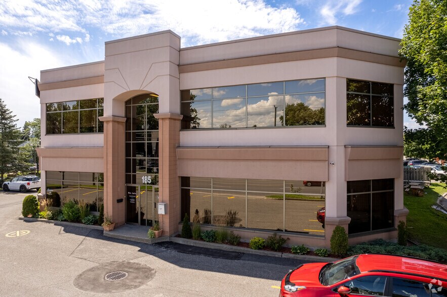 More Photos Of 185 Boul Saint-Jean-Baptiste, Châteauguay Office For Lease