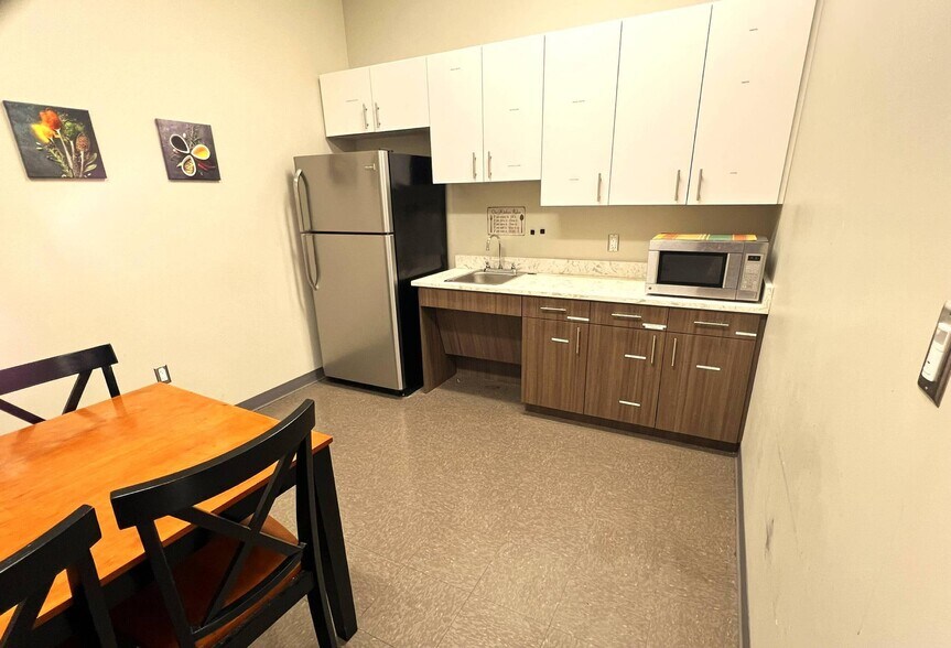 More Photos Of 5920 W William Cannon Dr, Austin Office For Sale