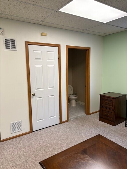 More Photos Of 1-8 Manor Dr, Hampton Medical For Lease