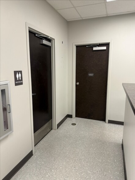 More Photos Of 2019 N Locust Ave, Lawrenceburg Office For Lease