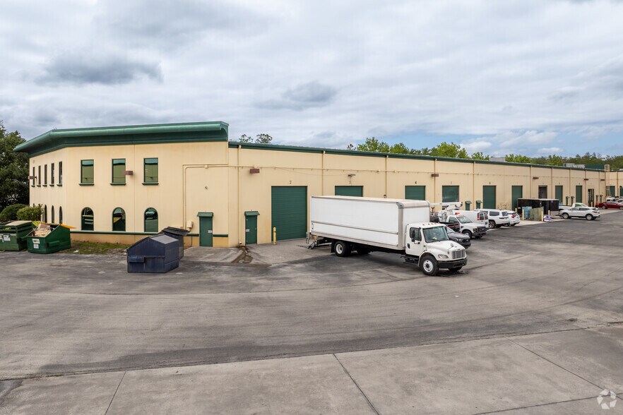 More Photos Of 6881 Kingspointe Pky, Orlando Business Park For Lease