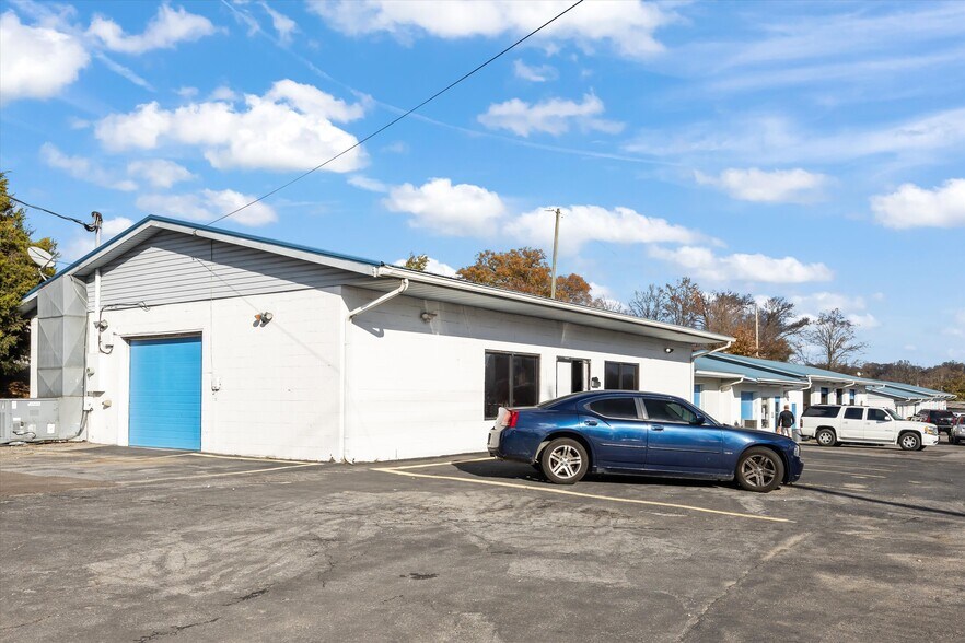 More Photos Of 2845 Western Ave, Knoxville Auto Repair For Sale