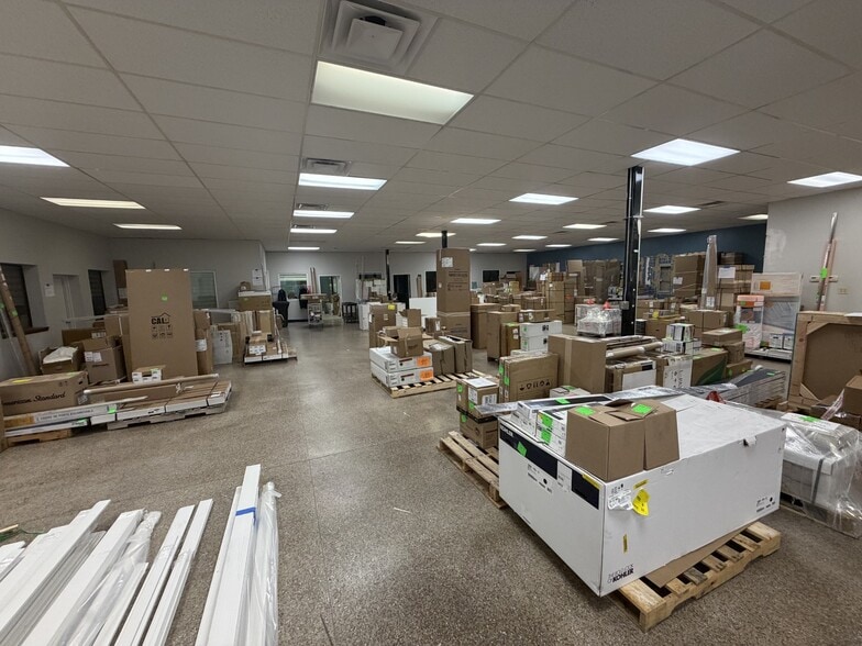 More Photos Of 7989 S Suburban Rd, Centerville Warehouse For Sale
