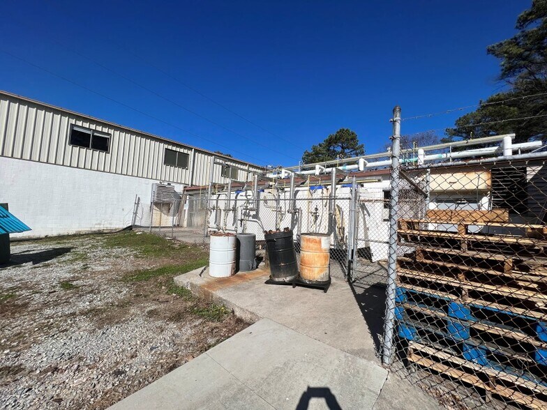 More Photos Of 4829 Peachtree Rd, Chamblee Flex For Sale