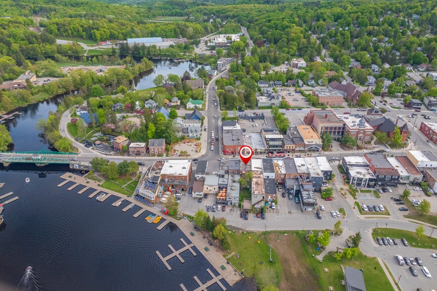 More Photos Of 68 Main St E, Huntsville Storefront For Sale