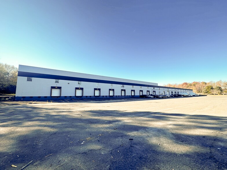 More Photos Of 6924 Orr Rd, Charlotte Distribution For Lease