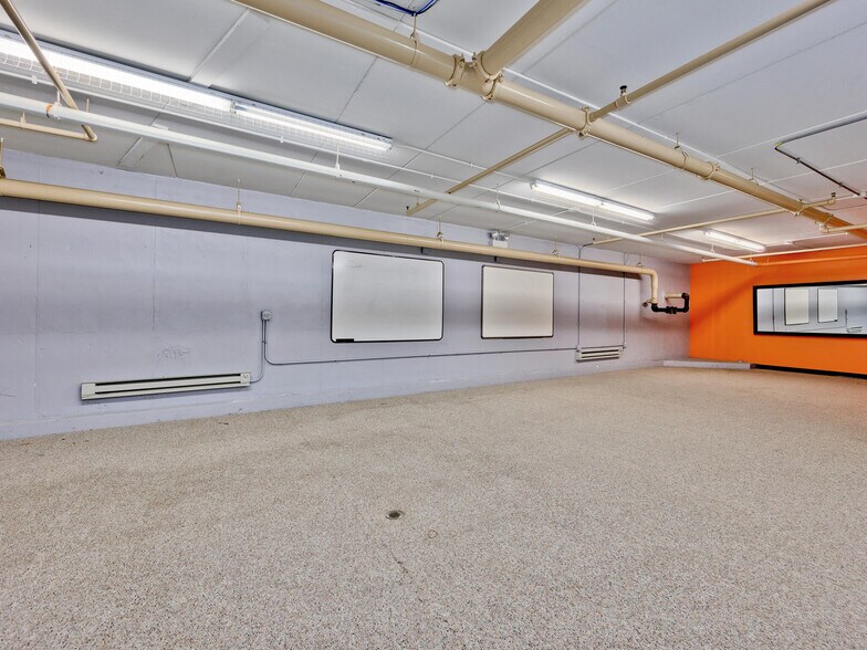 More Photos Of 5582 N Lincoln Ave, Chicago Apartments For Lease