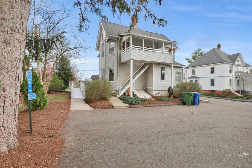 More Photos Of 36 School St, Glastonbury Office For Sale