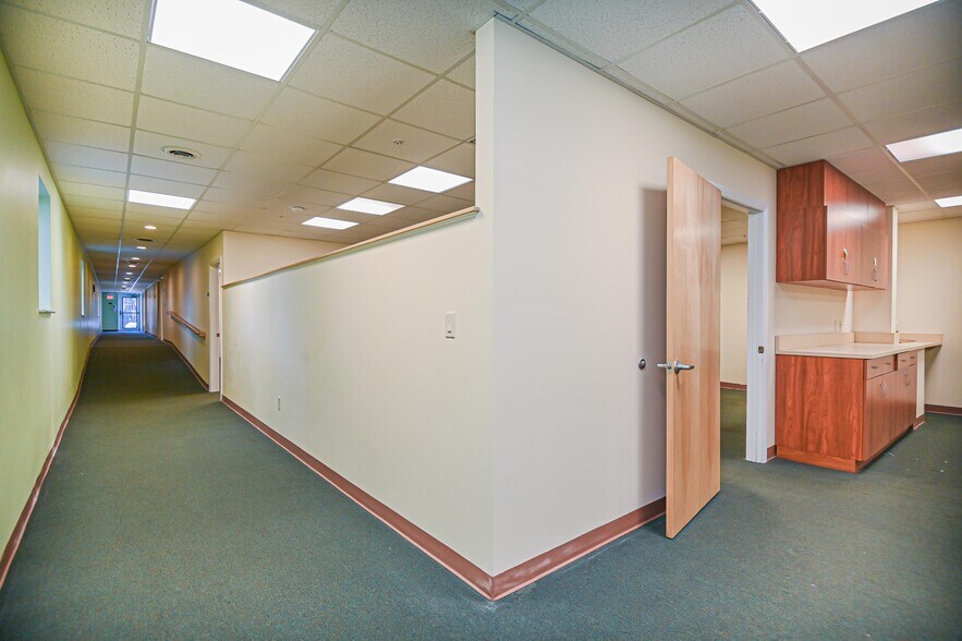 More Photos Of 127 Long Sands Rd, York Storefront For Lease