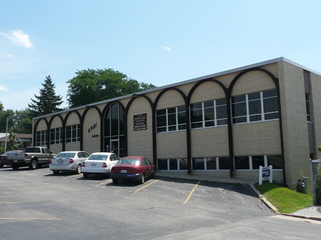More Photos Of 6901 Dodge St, Omaha Office For Lease