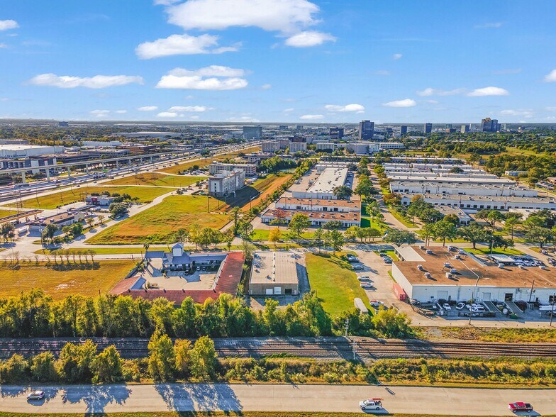 More Photos Of 15458 W Hardy Rd, Houston Warehouse For Lease