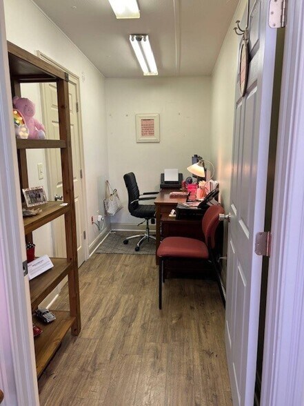 More Photos Of 1747-1749 Oxmoor Rd, Birmingham Office For Sale