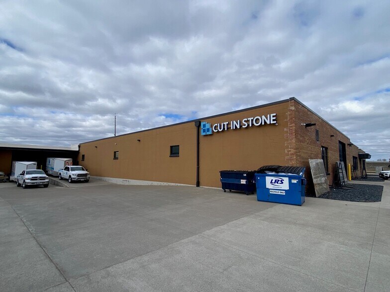 More Photos Of 733 Midway Rd, Menasha Distribution For Lease