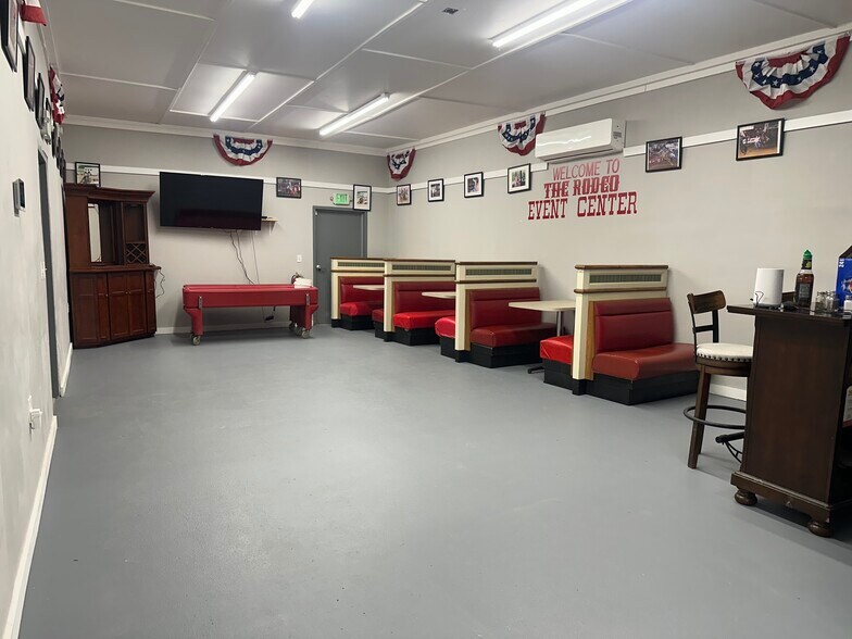 More Photos Of 903 S Sioux St, Okmulgee Light Manufacturing For Sale