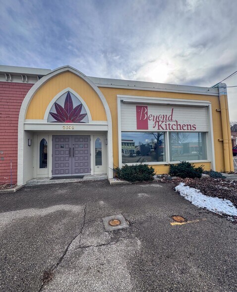 More Photos Of 2002 2nd St SW, Rochester Storefront Retail Office For Sale
