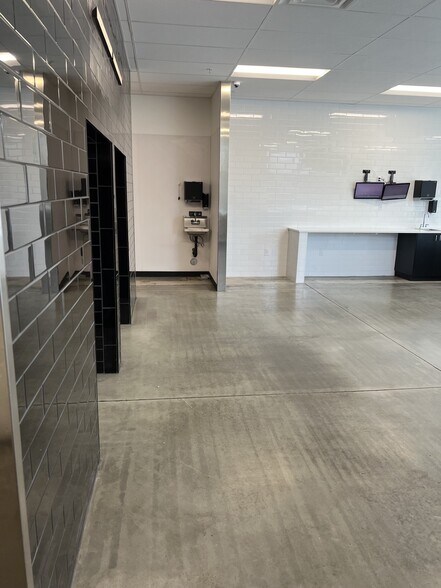 More Photos Of 513 E Hastings Rd, Spokane Storefront Retail Office For Lease