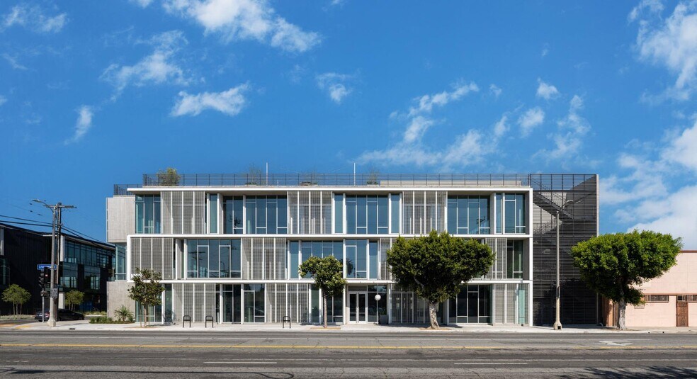 More Photos Of 3000 Crenshaw Blvd, Los Angeles Office For Lease