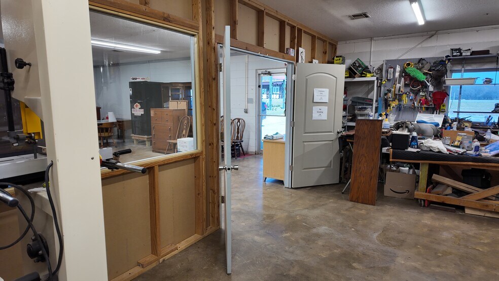 More Photos Of 5467 N Main St, Joplin Freestanding For Sale