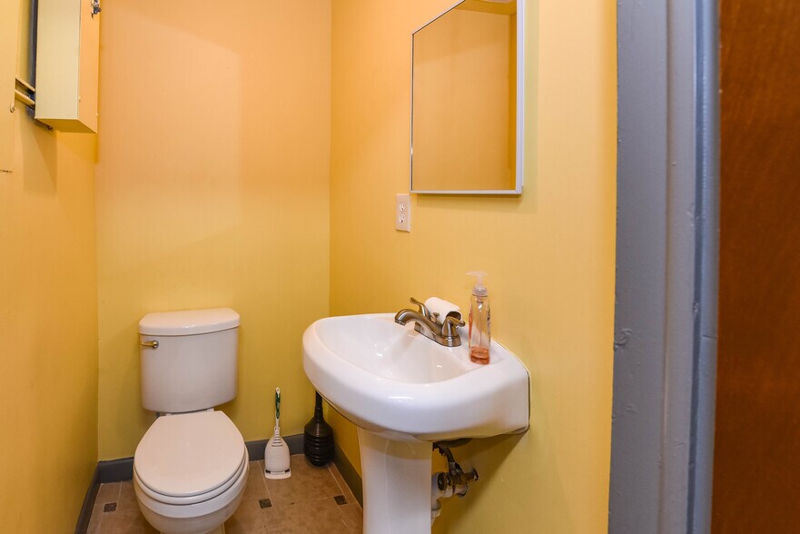 More Photos Of 3809 Clarks Ln, Baltimore Apartments For Sale